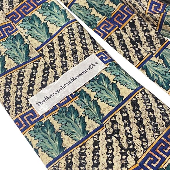 The Metropolitan Museum of Art Men's Tie Green Black 100% Silk Made in Canada - Picture 8 of 9